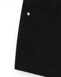 Short pour fille en noir avec taille élastique et poches.