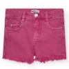 Short pour fille en rose avec poches et fermeture à bouton.