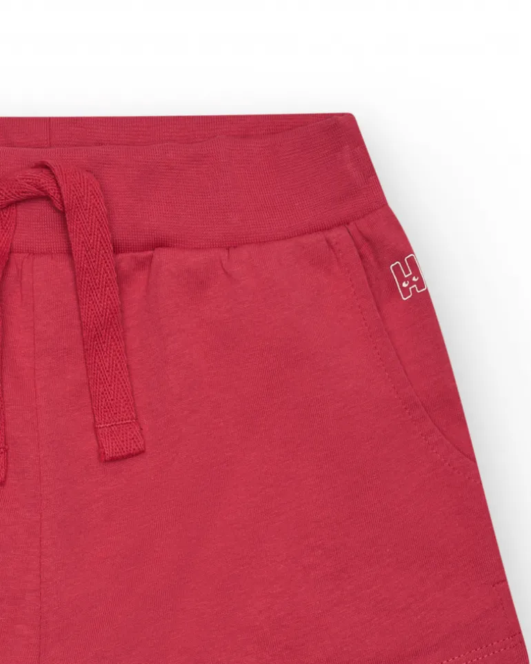 Short pour fille en rouge avec taille élastique et poches.