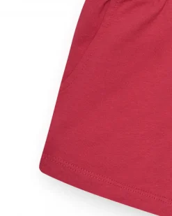 Short pour fille en rouge avec taille élastique et poches.