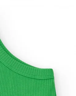 Top pour fille en vert avec bretelle asymétrique et broderie florale.