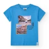 T-shirt à manches courtes pour garçon en bleu avec imprimé et message sur les voyages.