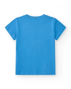 T-shirt à manches courtes pour garçon en bleu avec imprimé et message sur les voyages.