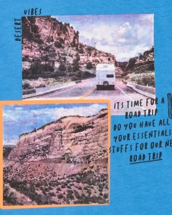 T-shirt à manches courtes pour garçon en bleu avec imprimé et message sur les voyages.