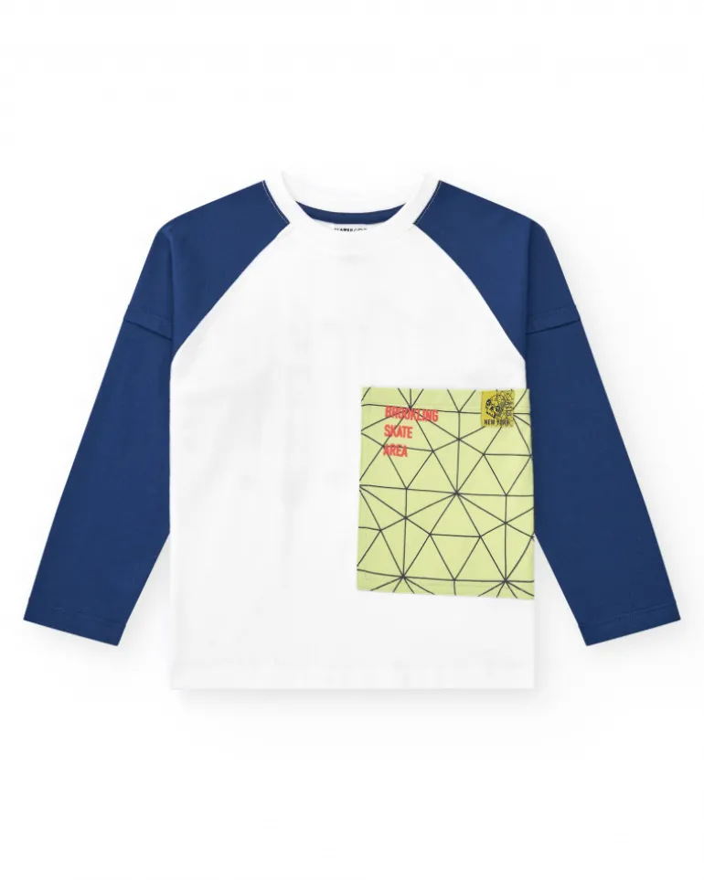 T-shirt à manches longues pour garçon en blanc avec poche verte.