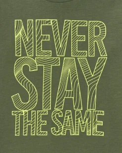 T-shirt à manches longues pour garçon en vert avec texte imprimé.