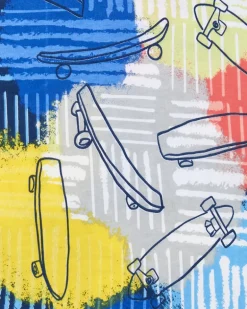T-shirt multicolore pour garçon avec imprimé de trottinettes.
