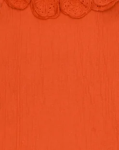 T-shirt pour fille en orange avec volants et broderies.