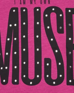 T-shirt pour fille en rose, à manches courtes, avec message sur le devant.