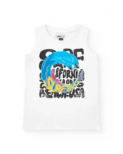 T-shirt pour garçon en blanc avec graphique de vague et lettres noires.