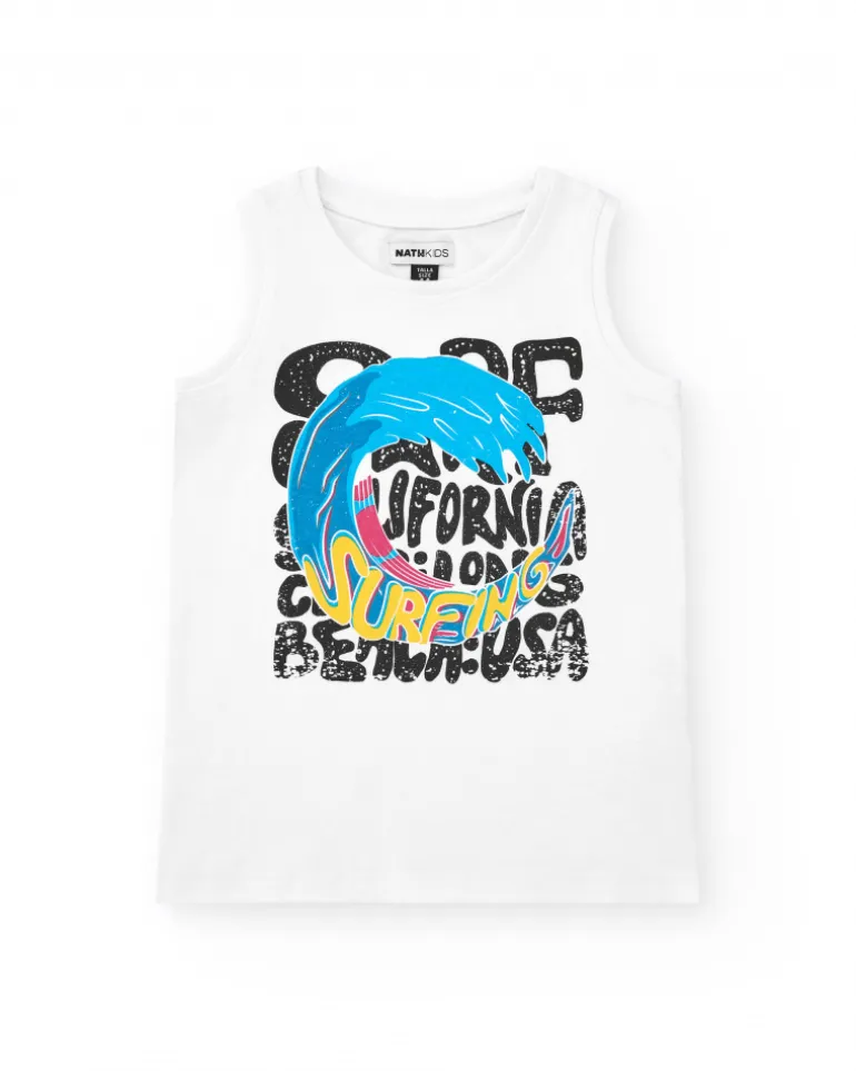 T-shirt pour garçon en blanc avec graphique de vague et lettres noires.