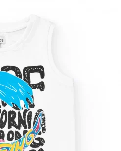 T-shirt pour garçon en blanc avec graphique de vague et lettres noires.