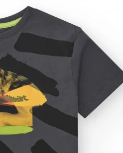T-shirt pour garçon en kaki avec design géométrique.