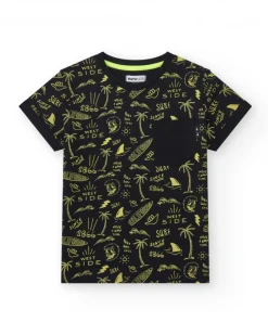 T-shirt pour garçon en noir avec poche avant et imprimé.