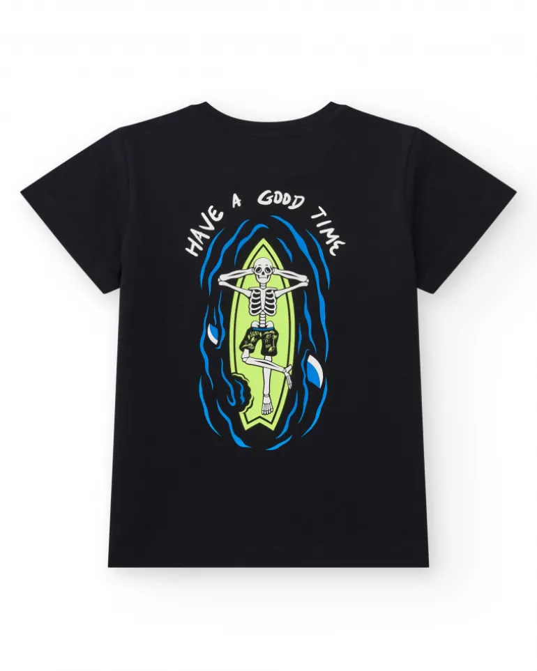 T-shirt pour garçon en noir avec imprimé blanc.