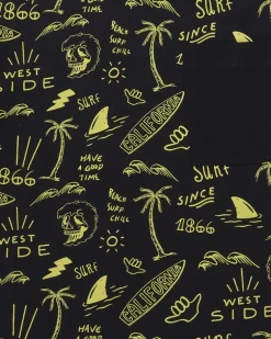 T-shirt pour garçon en noir avec poche avant et imprimé.