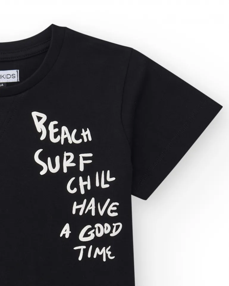 T-shirt pour garçon en noir avec imprimé blanc.