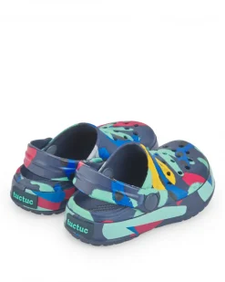 Zuecos para niño multicolor con diseño abstracto